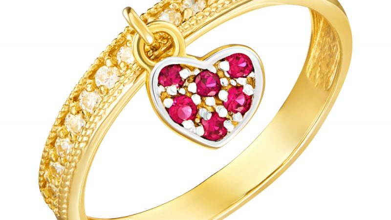 Stylowe złote pierścionki dla eleganckich kobiet
